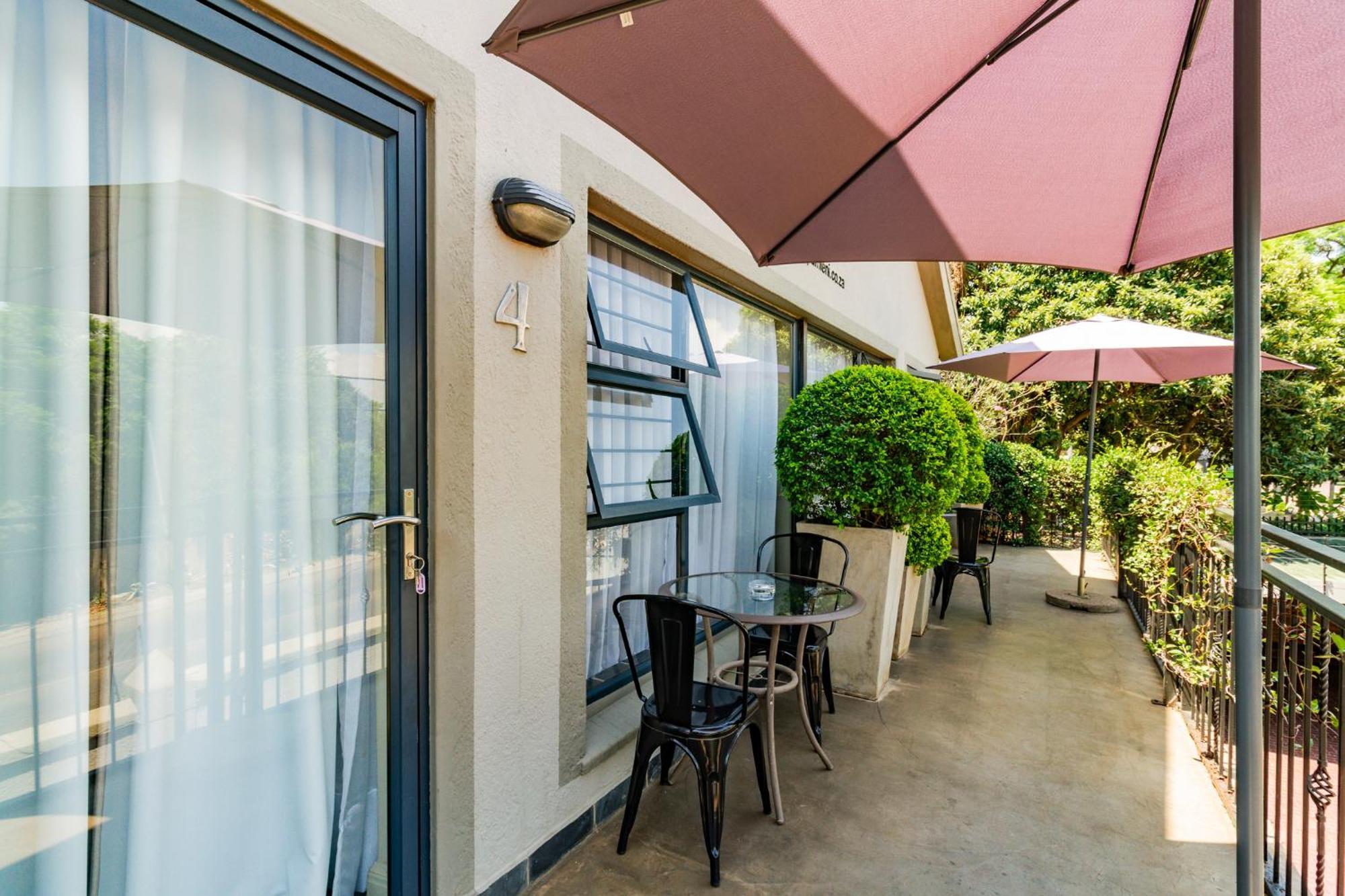 Pumleni Guesthouse Hartbeespoort Exterior photo