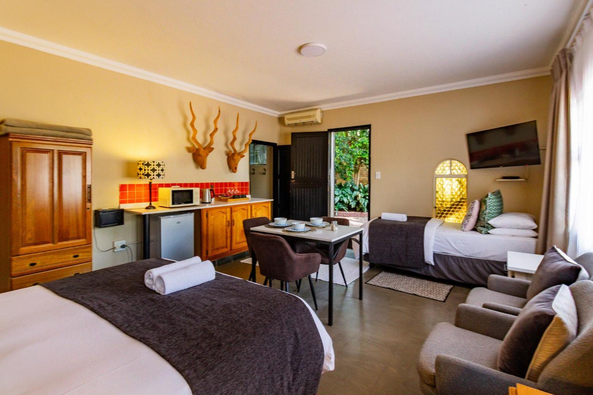 Pumleni Guesthouse Hartbeespoort Exterior photo