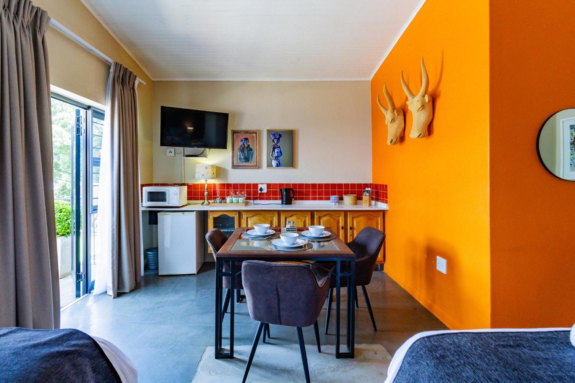 Pumleni Guesthouse Hartbeespoort Exterior photo