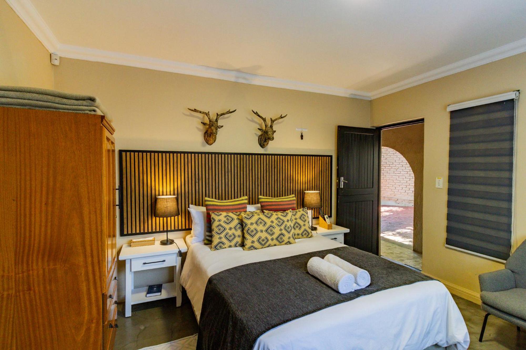 Pumleni Guesthouse Hartbeespoort Exterior photo
